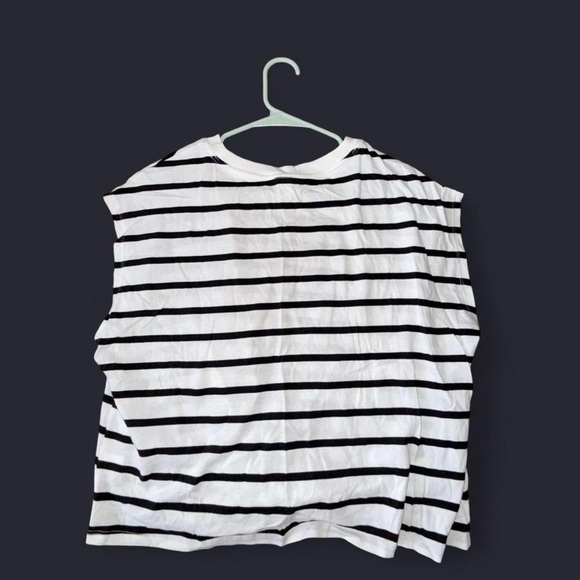 Old Navy Black and White Tie Front Boxy T-Shirt - Picture 2 of 3